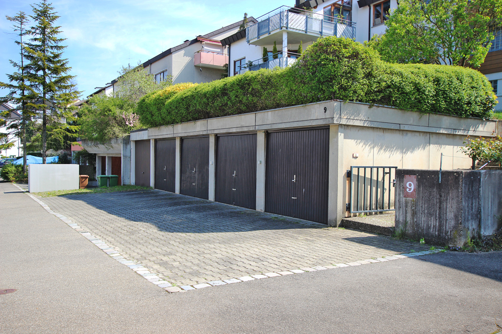 4 Garagen Haus kaufen Stuttgart / Hofen