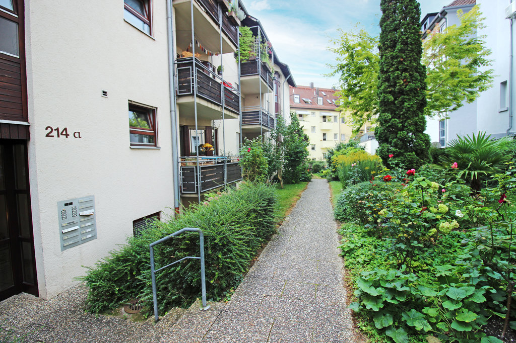 Eingangsbereich/ Gartenanlage Wohnung kaufen Stuttgart