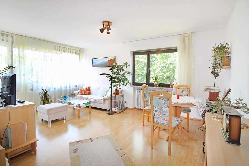 OG: 2-Zimmer-Wohnung: Wohnzimmer  Haus kaufen Stuttgart-Möhringen