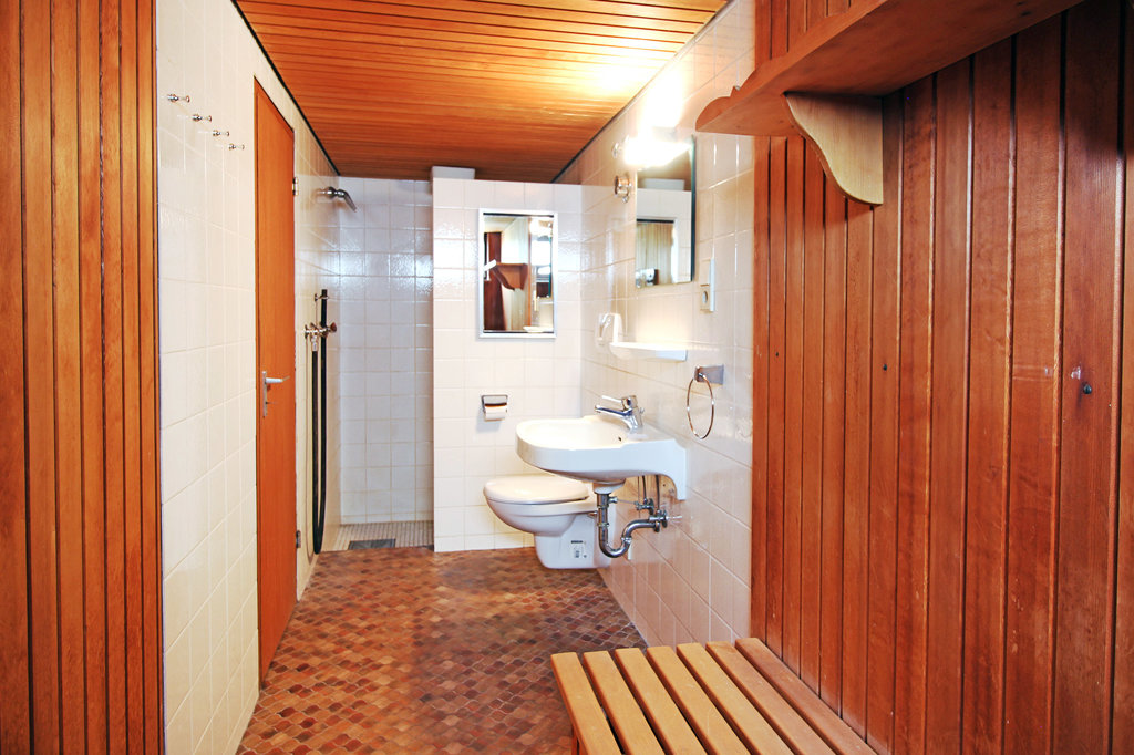 UG: Saunabereich mit Dusche  Haus kaufen Stuttgart-Möhringen